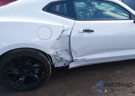 2023 Chevrolet Camaro Lt1 z USA, uszkodzony, nr VIN 1G1FF1R73P0157779